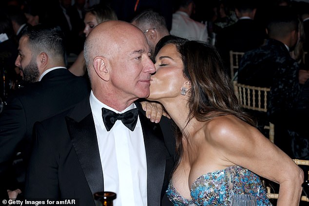 They packed on the PDA at a glitzy charity event at Hotel du Cap-Eden-Roc on Thursday
