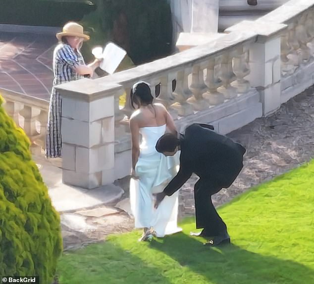Jutes proved he was a gentleman as he fixed the back of his bride's gown
