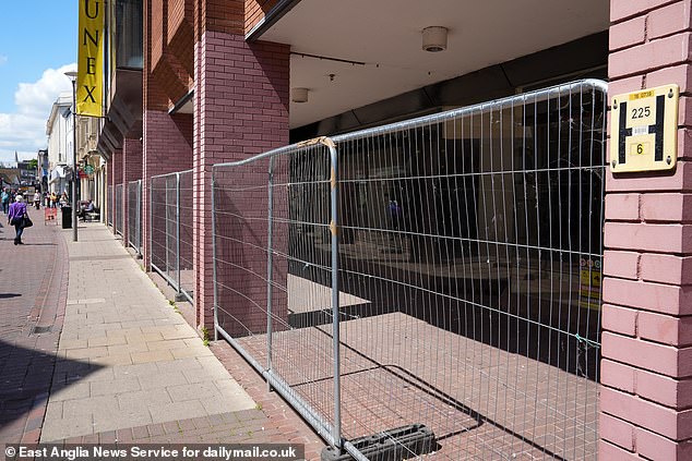 The Debenhams in Ipswich was surrounded by a metal fence chained to the brick columns surrounding the outside of the store