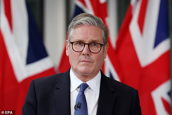 epa12125960 British Pirme Minister Keir Starmer speaks during a press conference at Northwood military base in west London, Britain, 22 May 2025. The UK government has announced plans to proceed with the Chagos Islands deal following a legal challenge at the High Court.  EPA/ANDY RAIN / POOL