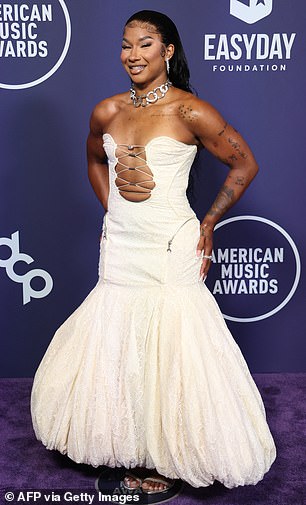 The ensemble was made of an ivory lace material and had a drop-down waist that fell down into a balloon skirt