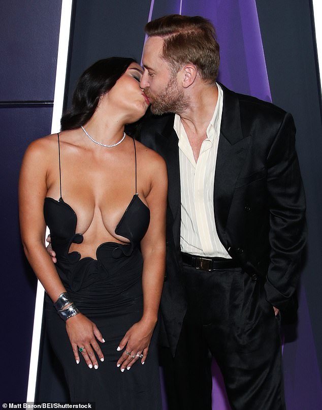 The pair were seen sharing a sweet kiss as they stopped to take pictures before the main event kicked off