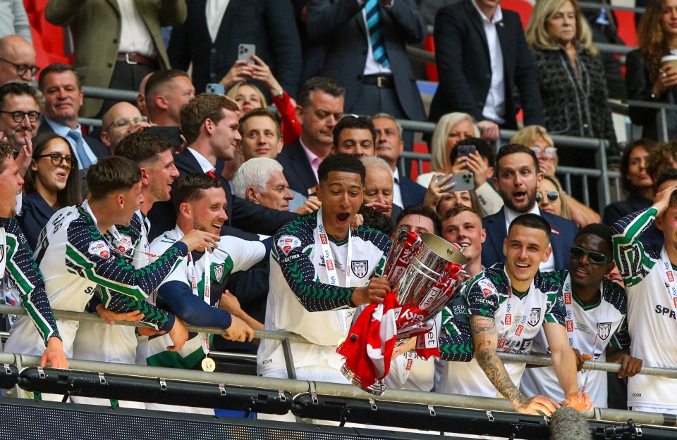 Sunderland's Jobe Bellingham lifts a trophy with his team.