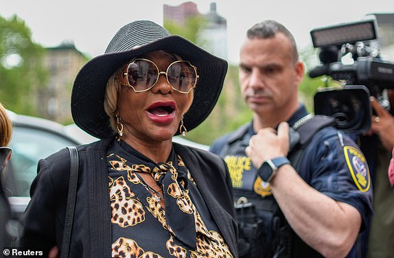 Janice Combs, mother of Sean "Diddy" Combs, arrives at court for her son's sex trafficking and racketeering conspiracy trial at U.S. court in Manhattan, in New York City, U.S., May 28, 2025. REUTERS/Eduardo Munoz