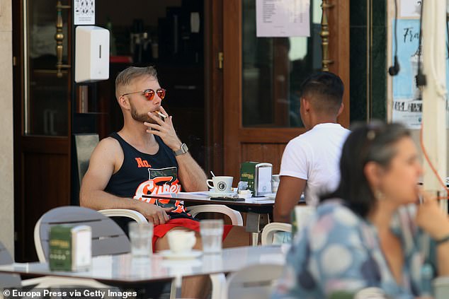 Spain's Ministry of Health is preparing a law to extend smoke-free spaces to terraces, bus stops, work vehicles, uni campuses, communal swimming pools and open-air nightclubs