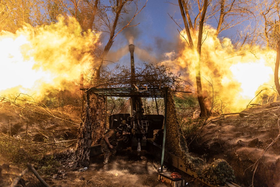 Ukrainian soldier firing Msta-B artillery.