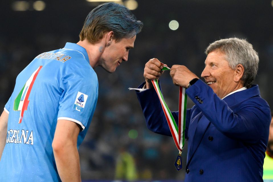 Scott McTominay of SSC Napoli receives an award.