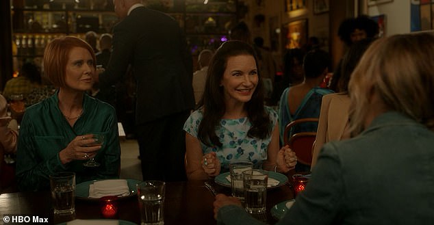 The latest episode starts out with Carrie meeting with Miranda and Charlotte at a bar