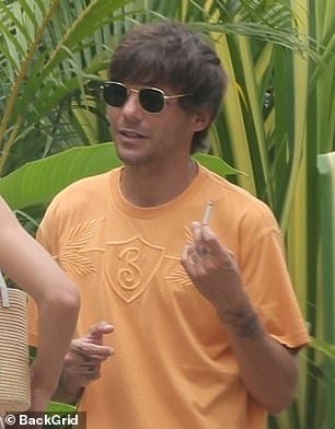 The pair stopped so that Louis could have a cigarette
