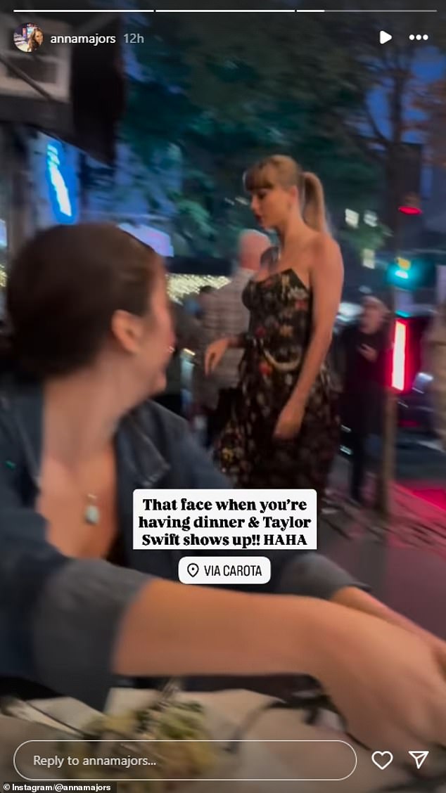 The songstress was spotted by a diner who posted her grand entrance to social media