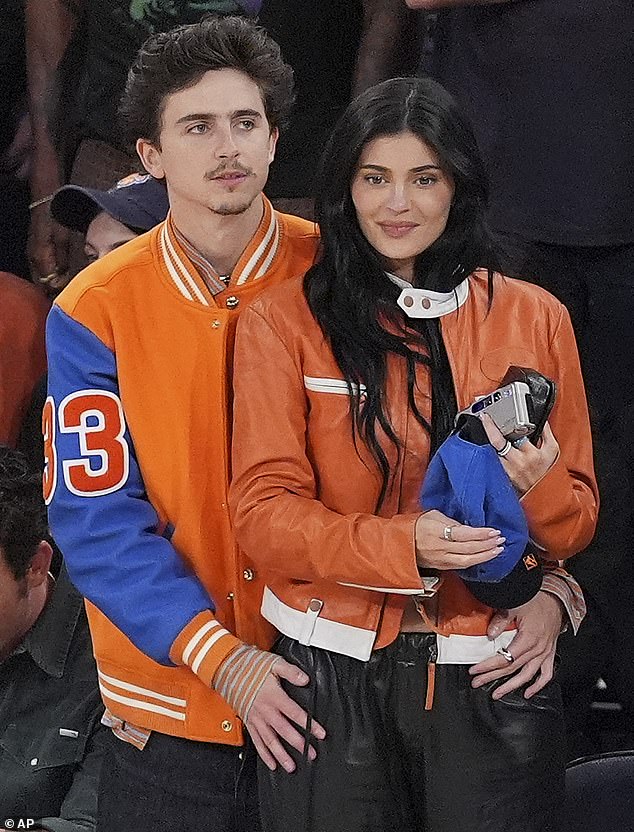 The couple had a hard time keeping their hands one another as they watched the Knicks achieve victory over the Pacers