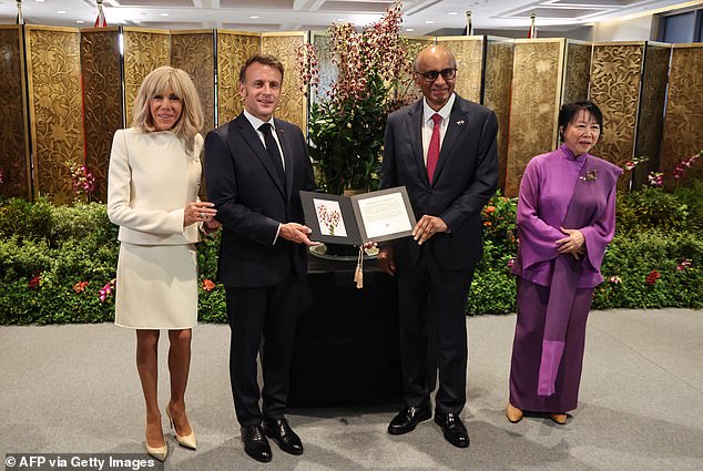 Emmanuel Macron (2nd L) and his wife Brigitte Macron pose with Singapore's President Tharman Shanmugaratnam (2nd R) and his wife Jane Ittogi