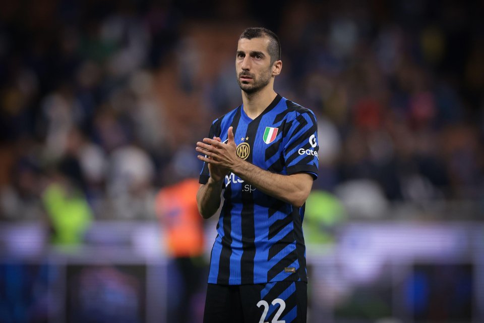 Henrikh Mkhitaryan of FC Internazionale applauding fans.