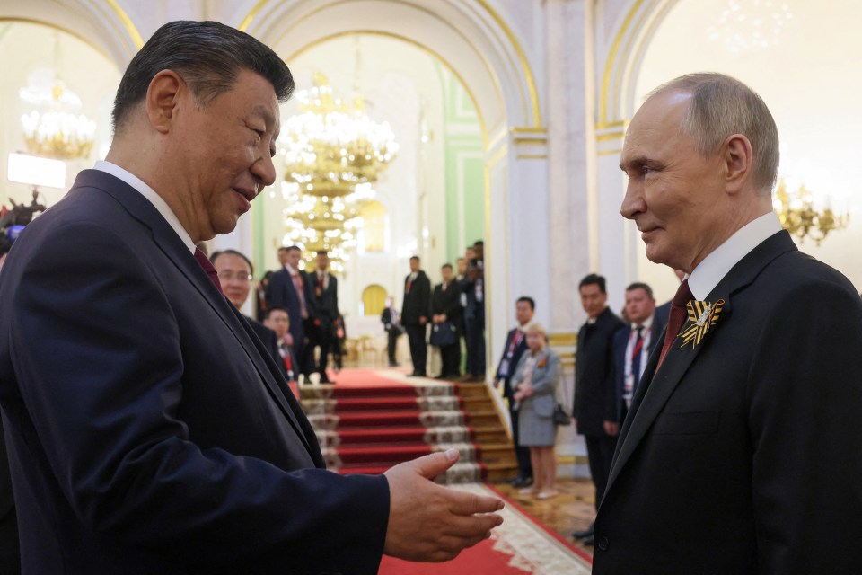 Vladimir Putin and Xi Jinping shaking hands.