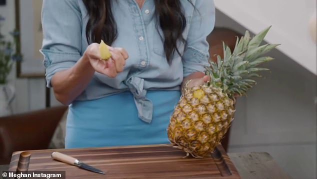 In the new video, Meghan is joined by wellness therapist Randi Karin as she explains how to properly cut a pineapple
