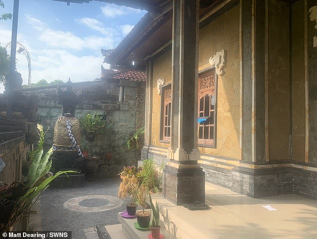This is the home that Carlie and Matt moved to for £2,000 a year featuring three bedrooms, two bathrooms, a 'dated' kitchen, and a small entrance road that permits scooter access