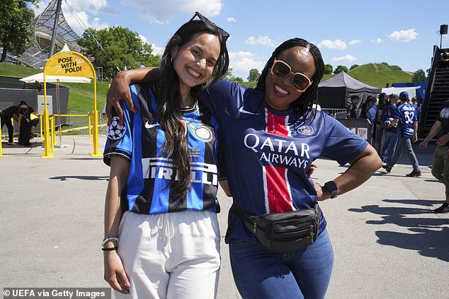 Plenty of fans have put their differences aside and have been mingling peacefully
