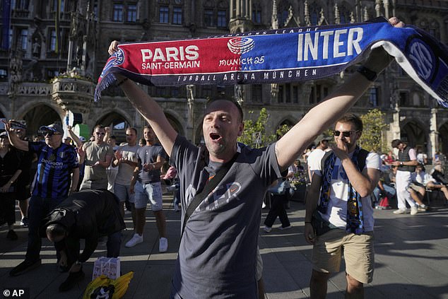 One supporter had the bravery to show off a 50-50 scarf ahead of Saturday night's game