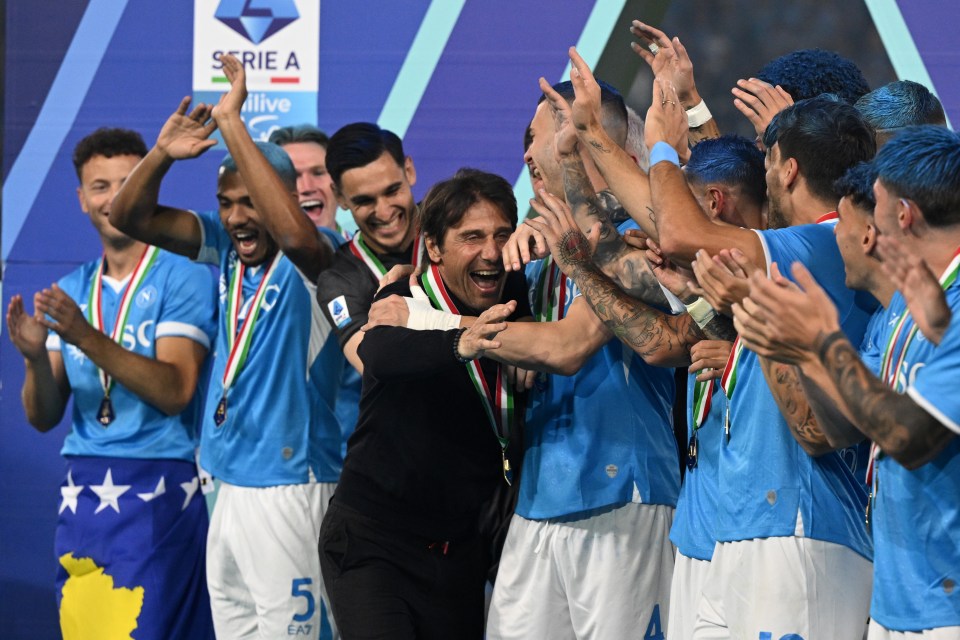 Antonio Conte and Napoli players celebrating a championship victory.
