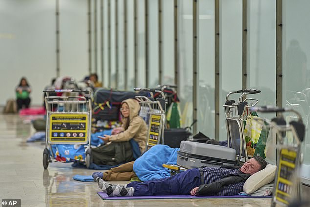 Barajas has now turned into a so-called 'hidden city' ¿ thanks to the spiralling number of homeless people taking over its halls