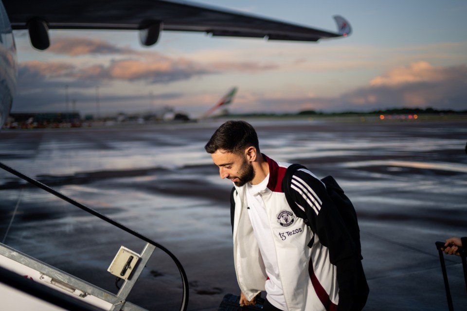 MANCHESTER, ENGLAND - MAY 25: (EXCLUSIVE COVERAGE) Bruno Fernandes of Manchester United checks in ahead of their flight to Kuala Lumpur for the first stage of their post-season tour at Manchester Airport on May 25, 2025 in Manchester, England. (Photo by Ash Donelon/Manchester United via Getty Images)