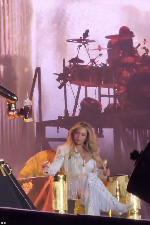The Texas Hold 'Em singer ¿ who was dressed in a busty white Western suit covered in sequins and tassels ¿ looked surprised and embarrassed as she briefly picked up her glass and realized that it was empty