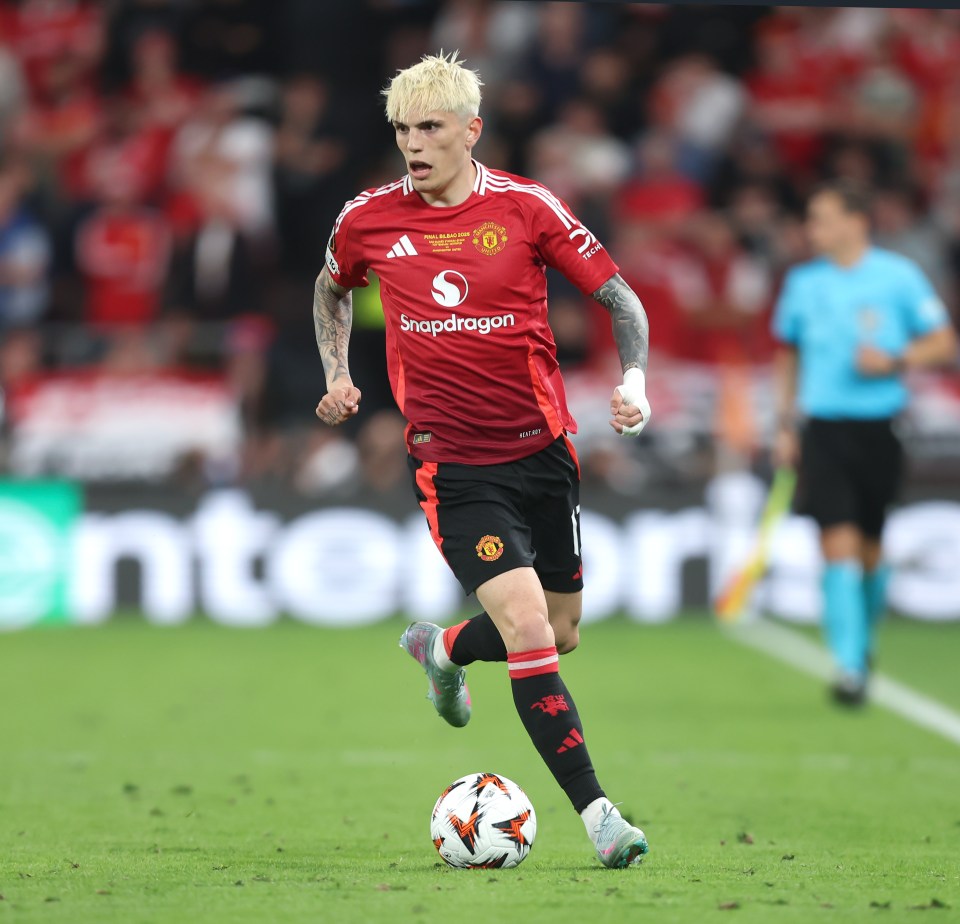 Alejandro Garnacho of Manchester United playing soccer.