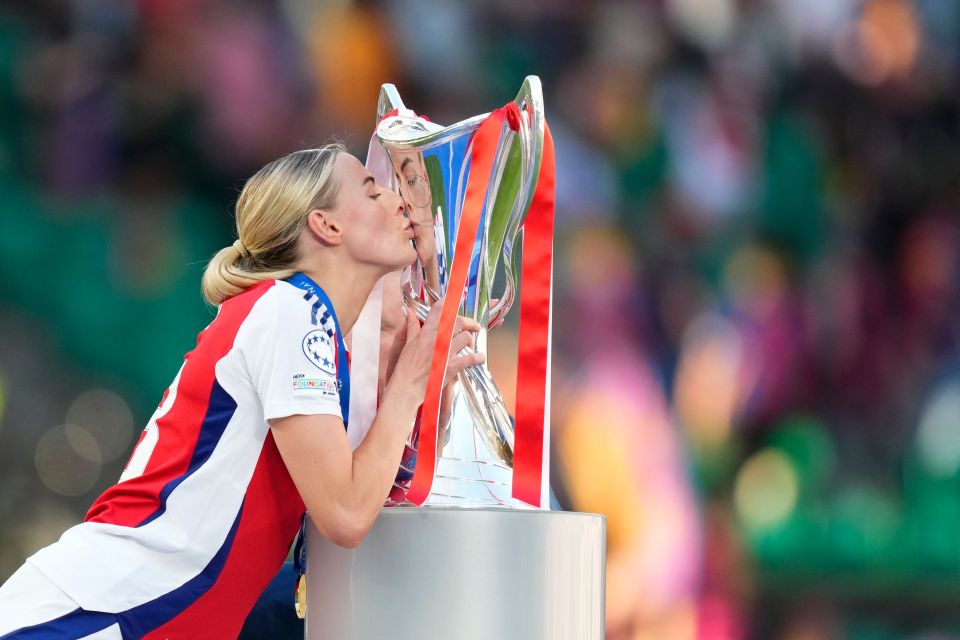 Arsenal's Chloe Kelly kissing the UEFA Women's Champions League trophy.