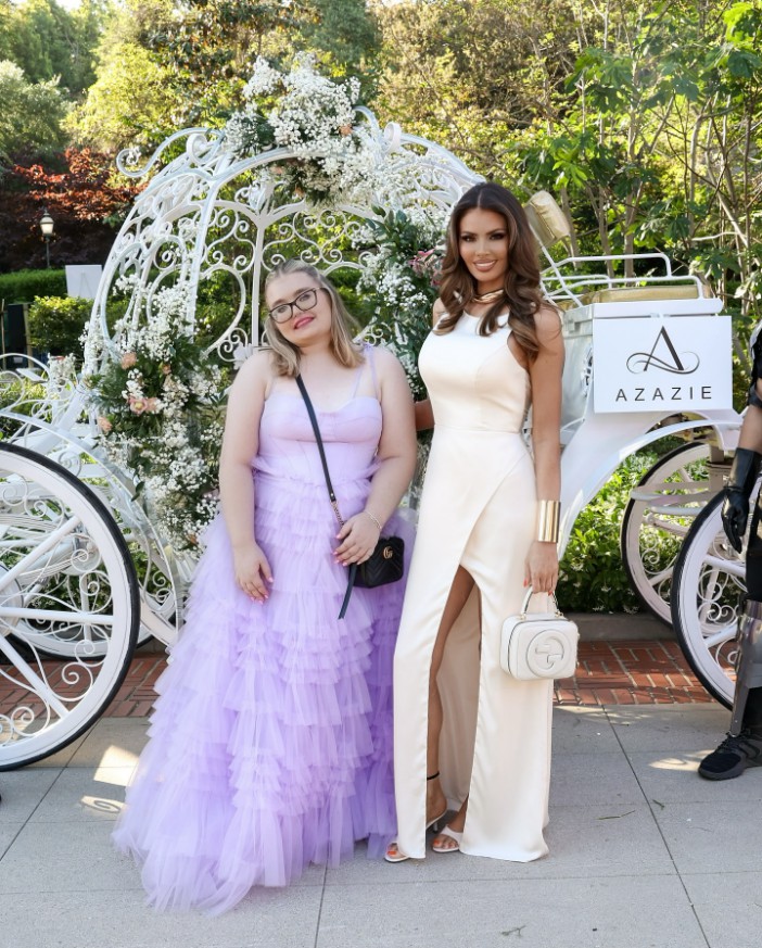 Chloe Sims shares very glam snap with rarely seen daughter Madison, 20, in a ball gown at glitzy LA event</p>
<p>TAKEN WITHOUT PERMISSION https://www.instagram.com/p/DJ9jvNLJxFB/?img_index=2