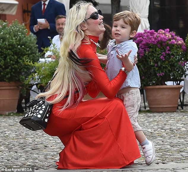 Elon Musk 's ex Grimes has canceled her upcoming pride show as she deals with undisclosed 'family issues'