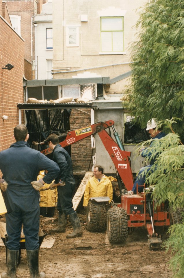 police digging up the garden at 25 cromwell street, date 00.00.1994.retrocon law and crime fred and rose west.