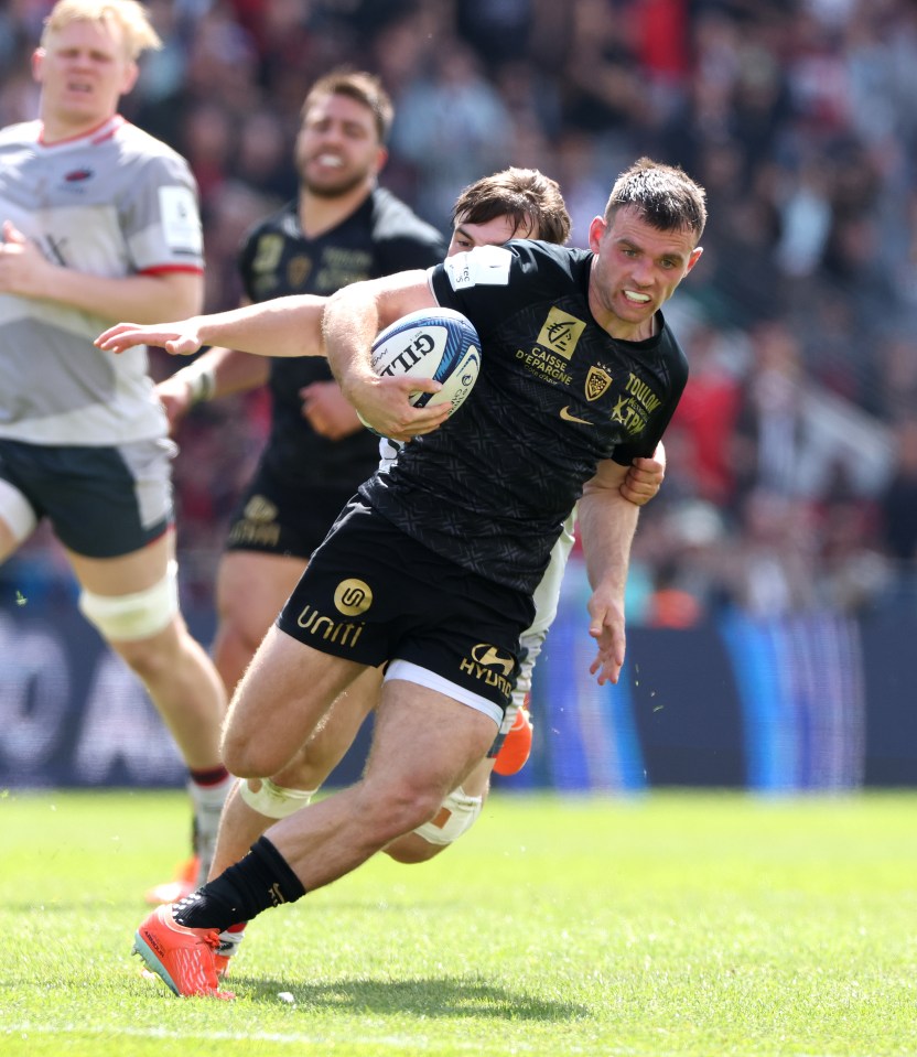 Ben White of Toulon breaks away during a rugby match.
