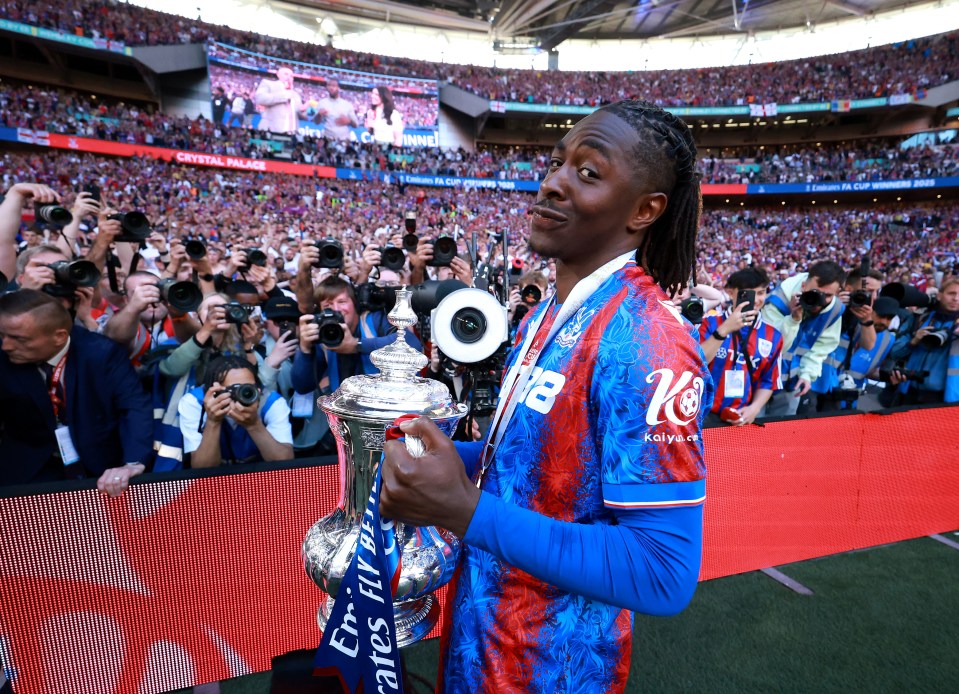 Eberechi Eze of Crystal Palace celebrates with the FA Cup trophy.