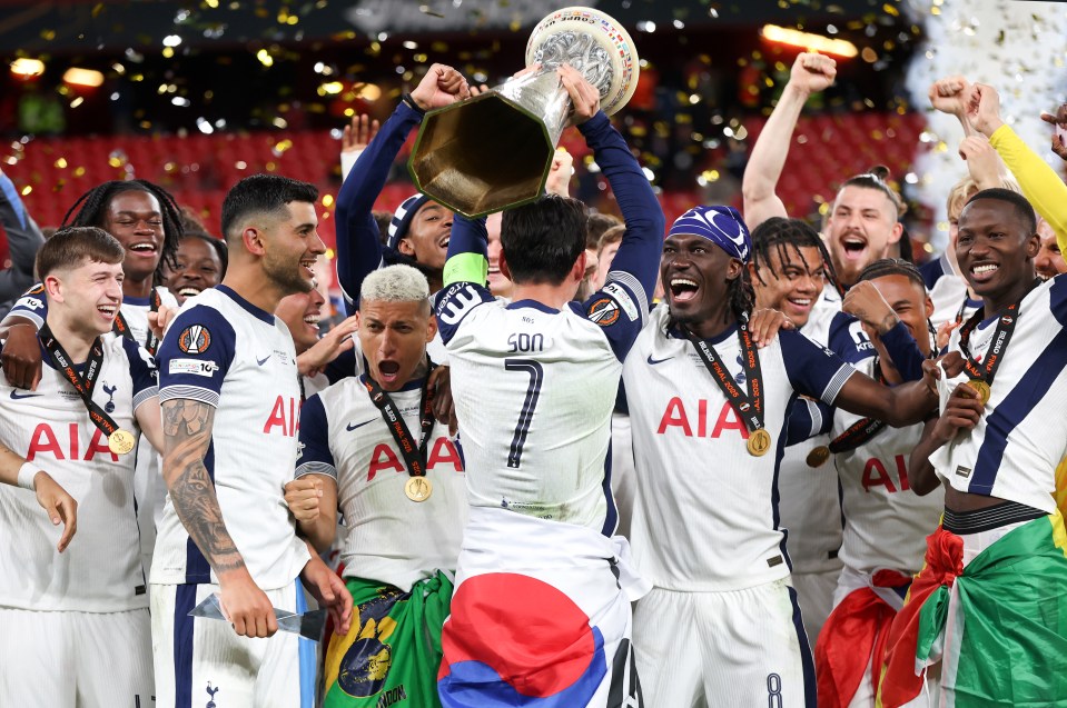 Son Heung-Min of Tottenham Hotspur lifts the UEFA Europa League trophy with his teammates.