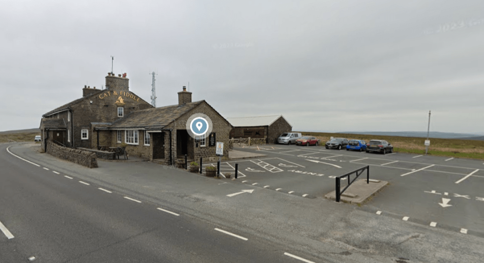 Cat & Fiddle pub in Derbyshire, with parking lot.