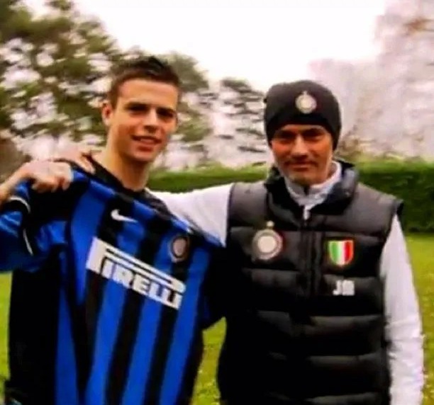 Ben Greenhalgh with a man in a black vest, holding an Inter Milan jersey.