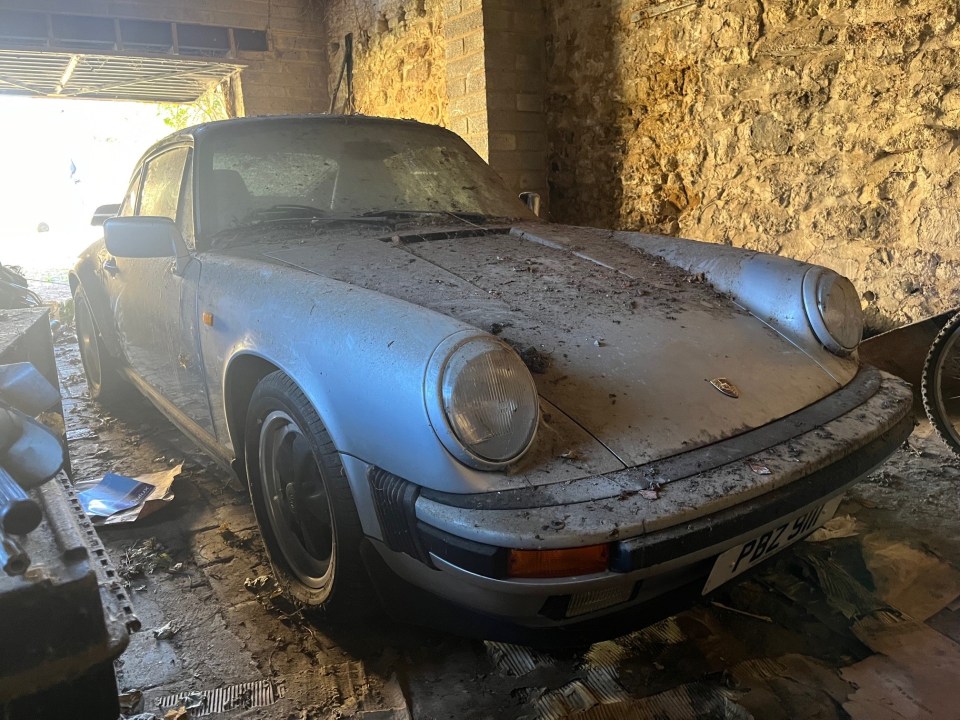 Dusty Porsche 911 in a barn.