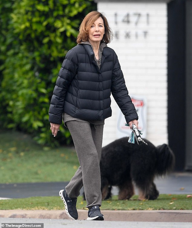 Fans of classic ¿80s cinema were in for a surprise when one of its most iconic leading ladies stepped out for a rare appearance in Los Angeles on Thursday