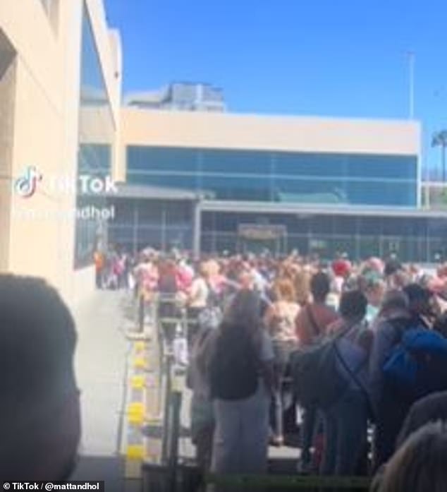 More than 500 people were left waiting for over two hours in sweltering conditions, as just two passport control booths staffed by four officers attempted to process the entire crowd, according to Canarian Weekly