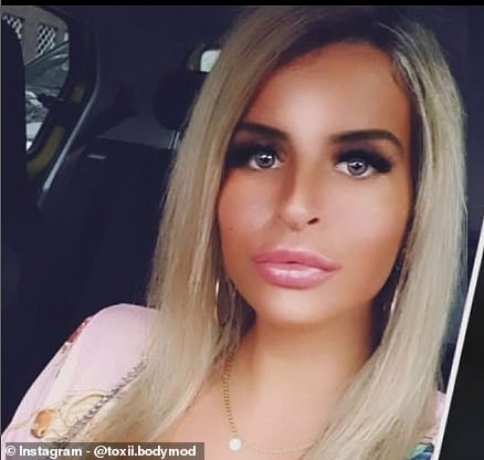 In a picture form 2019, Toxii had shoulder-length blonde hair and sported a tan, with false eyelashes and pink lipstick