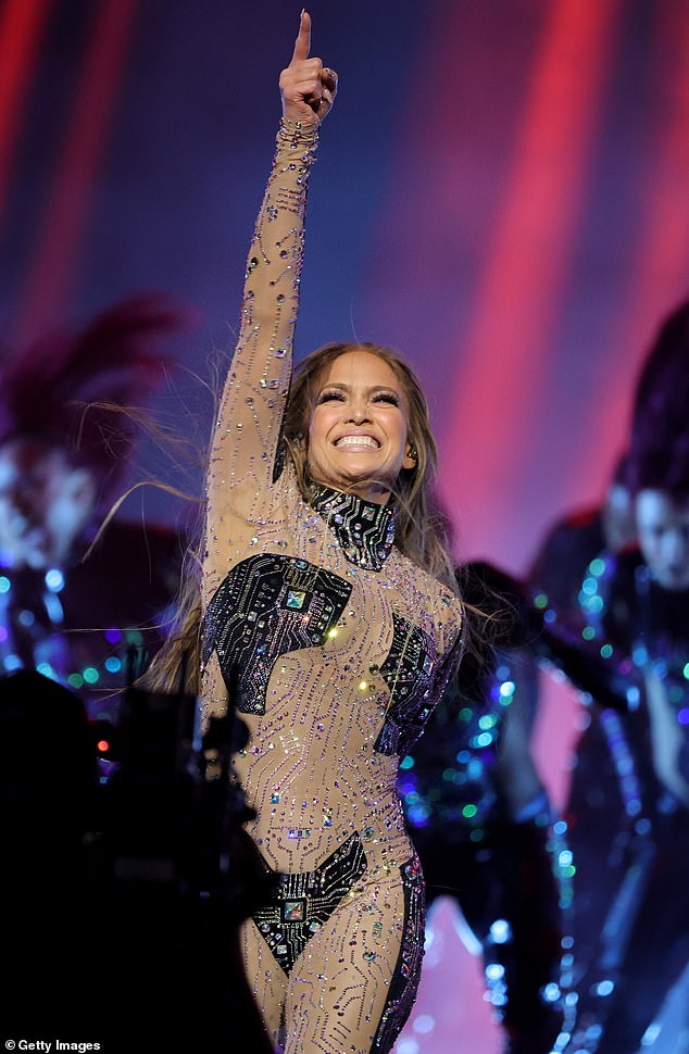 Jennifer Lopez's performance at the 2025 American Music Awards on Sunday has left viewers cringing