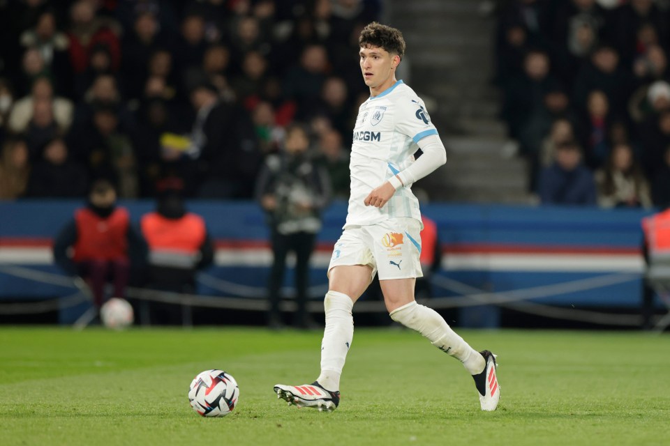 Leonardo Balerdi of Olympique Marseille playing soccer.