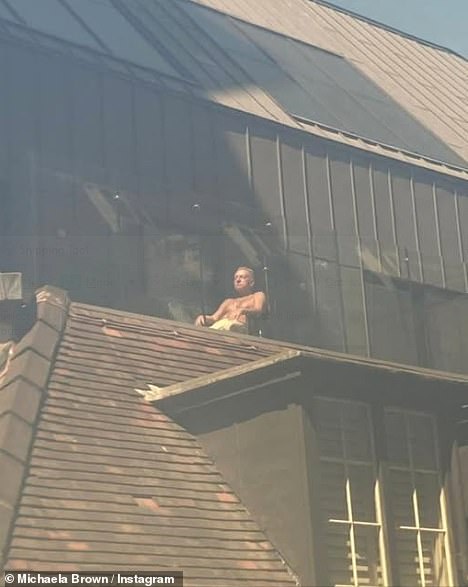 A legendary American rocker was spotted sunbathing in Manchester ahead of his sold-out arena show - but would you have recognised him?