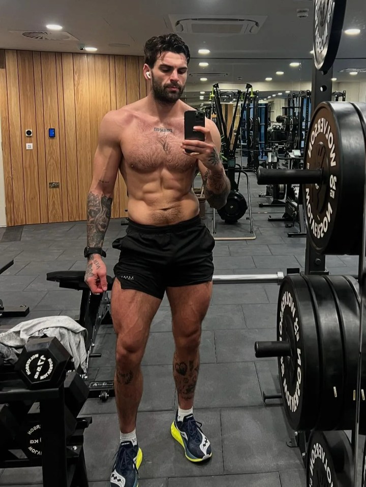 Man taking a selfie in a gym.