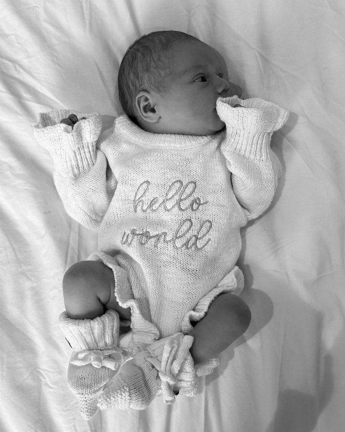 Arabella Chi shows new baby Gigi harper Henty born 20/5/2025..https://www.instagram.com/p/DKSQ_I6o7vc/?igsh=QkFMb01qbzlPYQ%3D%3D