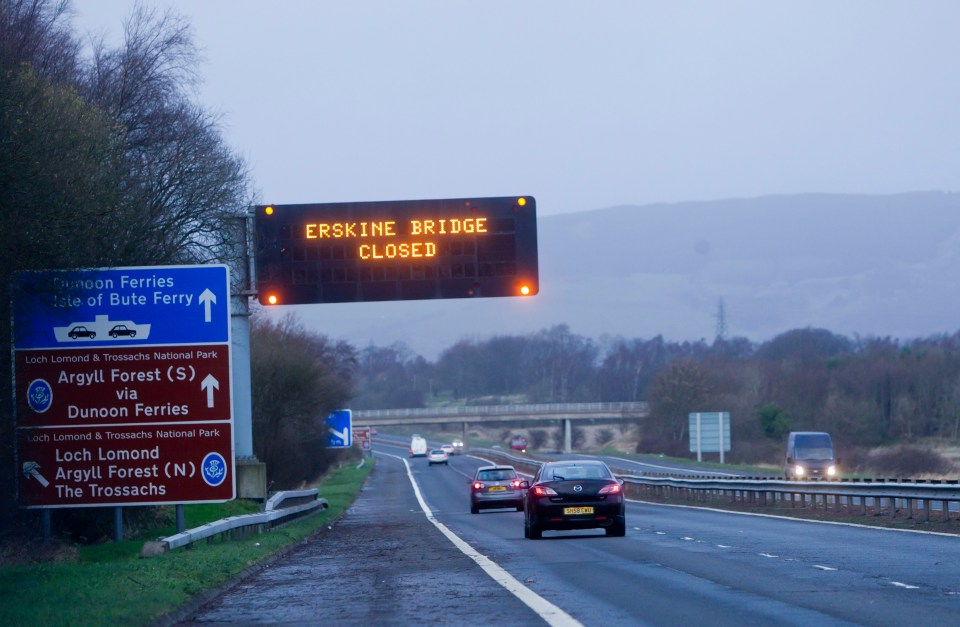 Road sign indicating Erskine Bridge is closed.