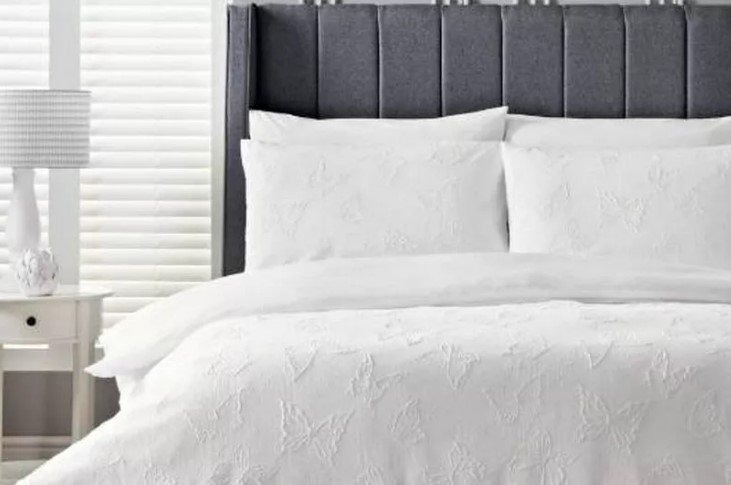 White double bedding set with embossed pattern.
