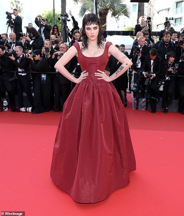She was joined by fellow model Cara, 32, who debuted a dramatic new look as she looked strikingly different on the red carpet