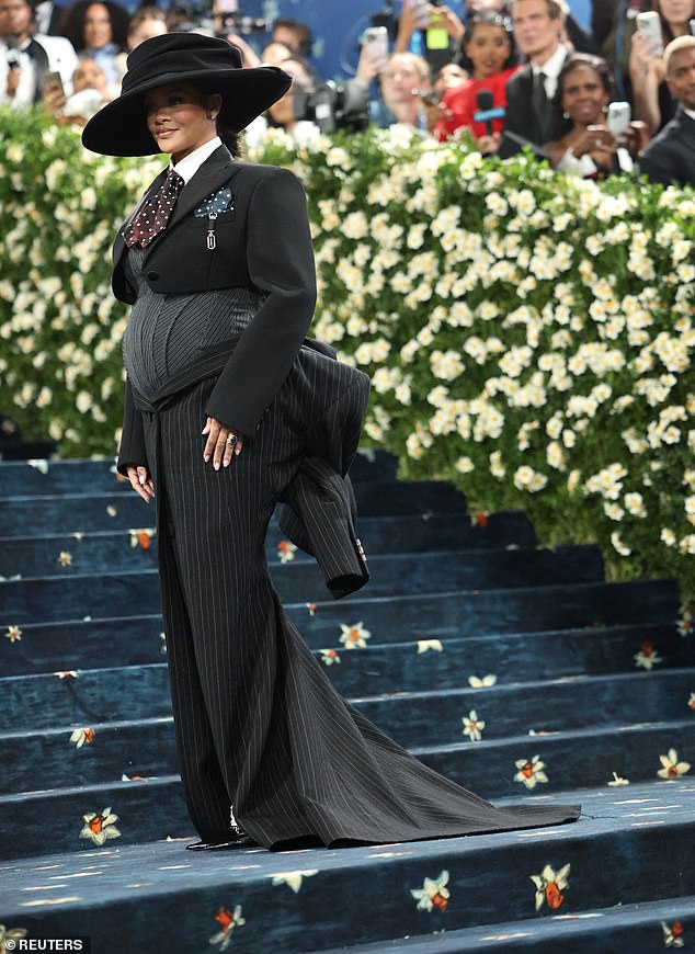 The 37-year-old Diamonds singer revealed her third pregnancy in true Rihanna style at the event earlier in the night as she wore a tailored skirt suit
