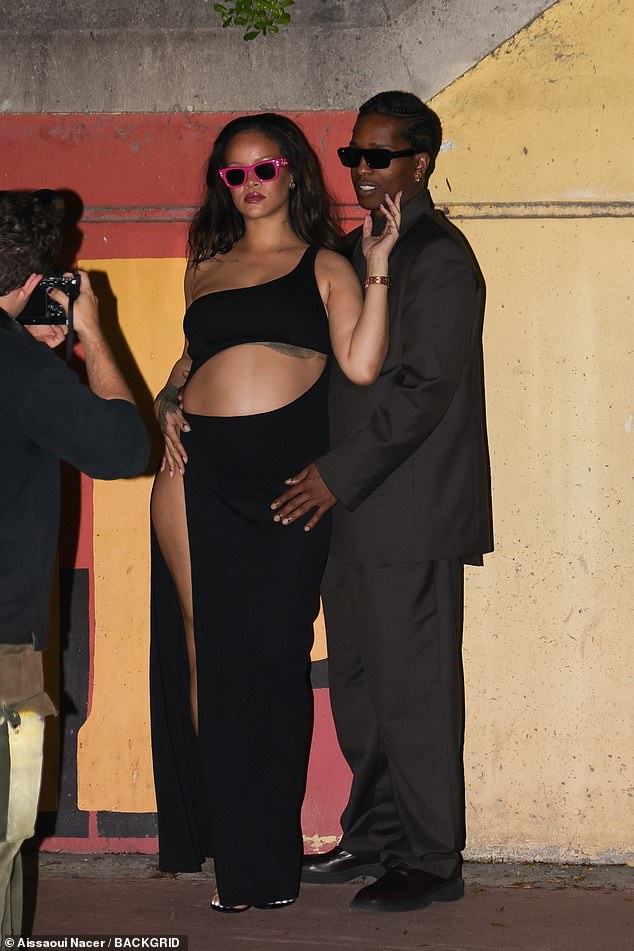 The rapper wrapped his arms around the Umberella hitmaker while she placed a caring hand on his face